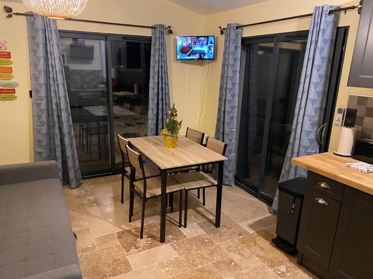 Appartement De Charme Avec Jaccusi Vezenobres Exterior photo
